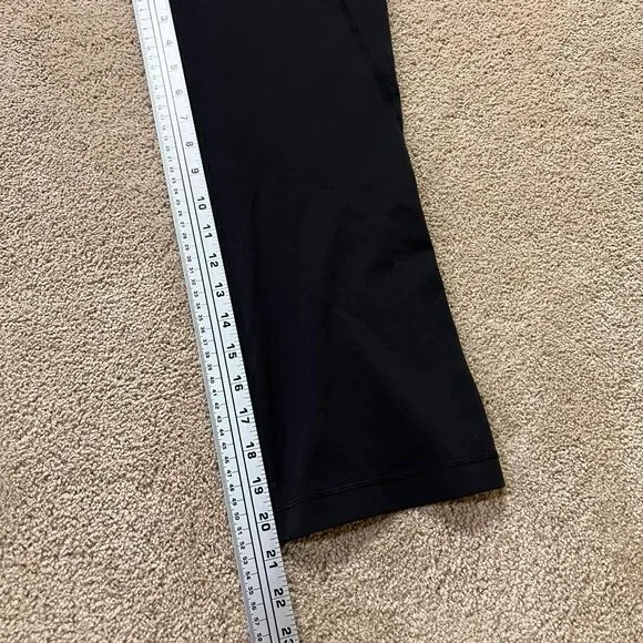 Women’s Lululemon Capri Leggings Size 6 - Picture 5 of 9